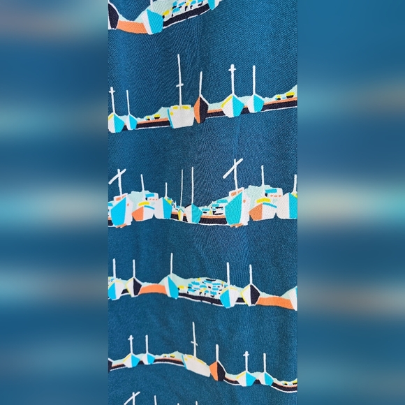 Lands' End - Men's Traditional Fit Polo with Graphic Abstract Design L/Tall - Picture 5 of 7